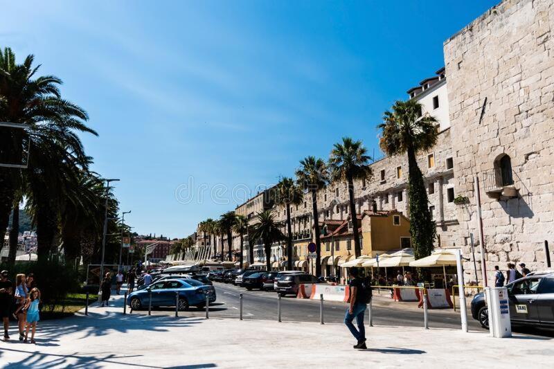 Diamond In The Heart Of The Palace Split Exterior foto